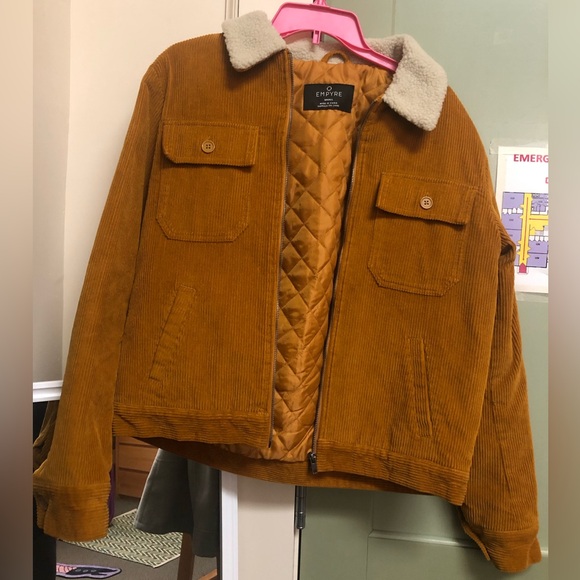 Yellow jacket - Picture 1 of 2